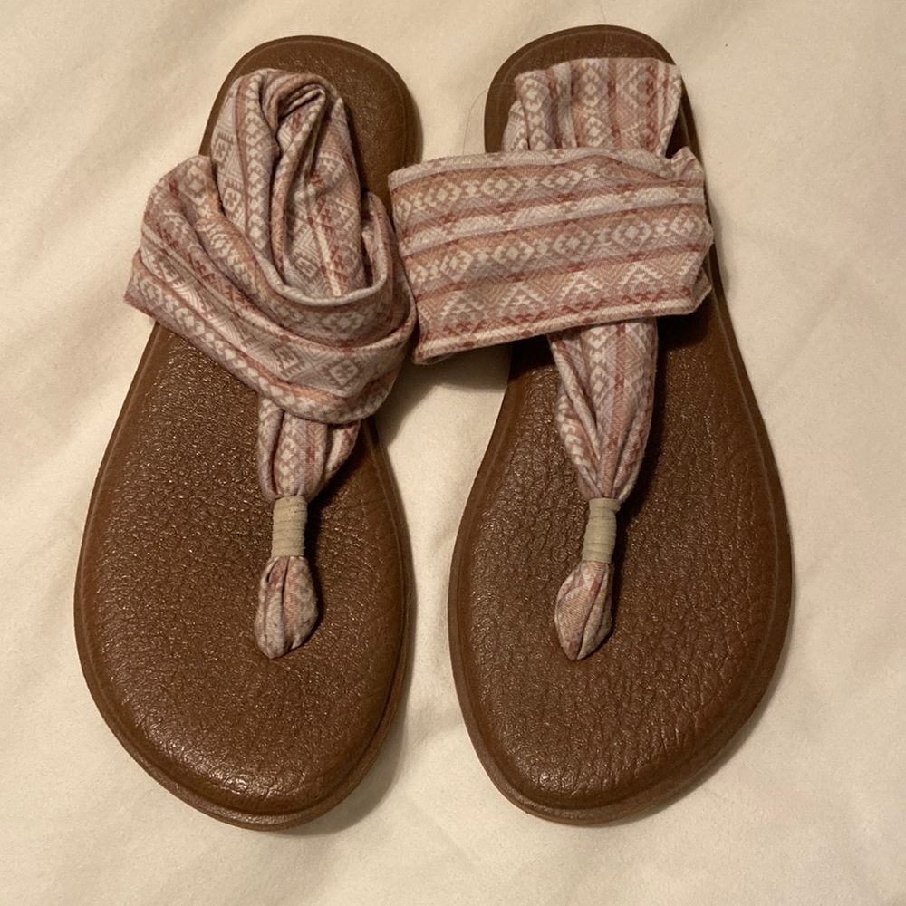 Sanuk yoga sandals sz 9